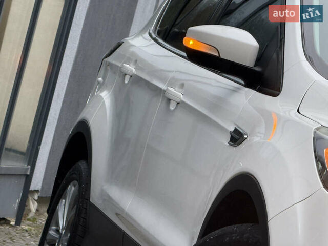 Белый Форд Эскейп, объемом двигателя 1.5 л и пробегом 169 тыс. км за 12900 $, фото 5 на Automoto.ua