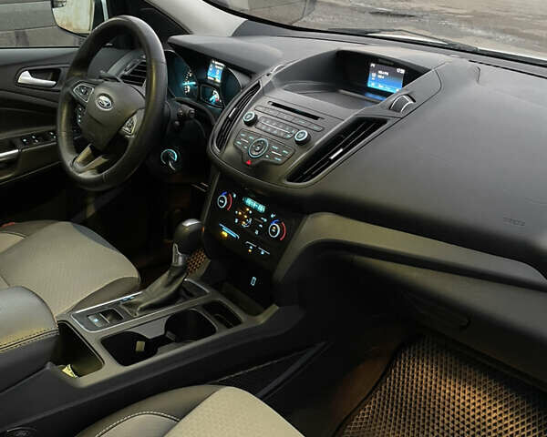 Белый Форд Эскейп, объемом двигателя 1.5 л и пробегом 192 тыс. км за 11500 $, фото 18 на Automoto.ua