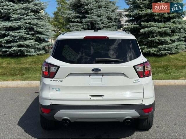 Білий Форд Ескейп, об'ємом двигуна 1.5 л та пробігом 115 тис. км за 9000 $, фото 2 на Automoto.ua