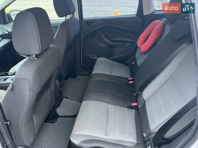 Белый Форд Эскейп, объемом двигателя 2.49 л и пробегом 115 тыс. км за 14000 $, фото 11 на Automoto.ua