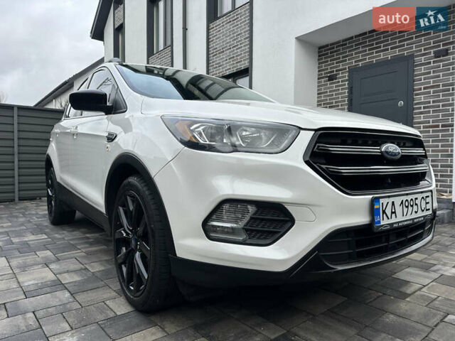 Білий Форд Ескейп, об'ємом двигуна 1.5 л та пробігом 126 тис. км за 16000 $, фото 19 на Automoto.ua
