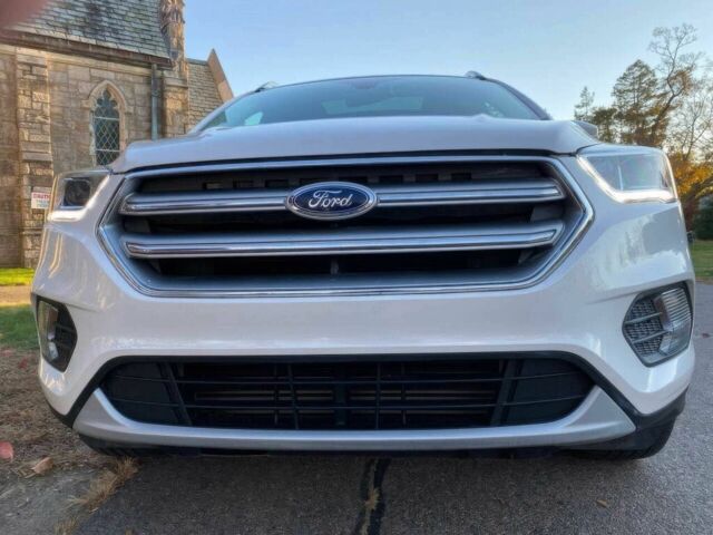 Білий Форд Ескейп, об'ємом двигуна 2 л та пробігом 58 тис. км за 3700 $, фото 1 на Automoto.ua