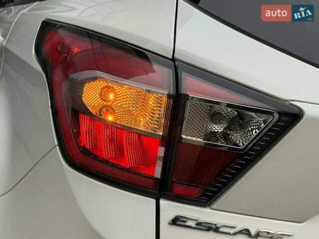 Белый Форд Эскейп, объемом двигателя 1.5 л и пробегом 169 тыс. км за 12950 $, фото 32 на Automoto.ua