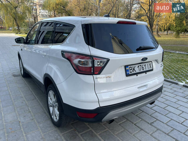 Белый Форд Эскейп, объемом двигателя 1.5 л и пробегом 270 тыс. км за 11000 $, фото 5 на Automoto.ua