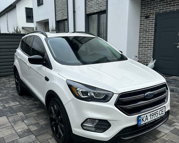 Білий Форд Ескейп, об'ємом двигуна 1.5 л та пробігом 126 тис. км за 16000 $, фото 1 на Automoto.ua