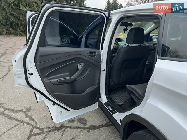 Белый Форд Эскейп, объемом двигателя 2.49 л и пробегом 115 тыс. км за 14000 $, фото 12 на Automoto.ua