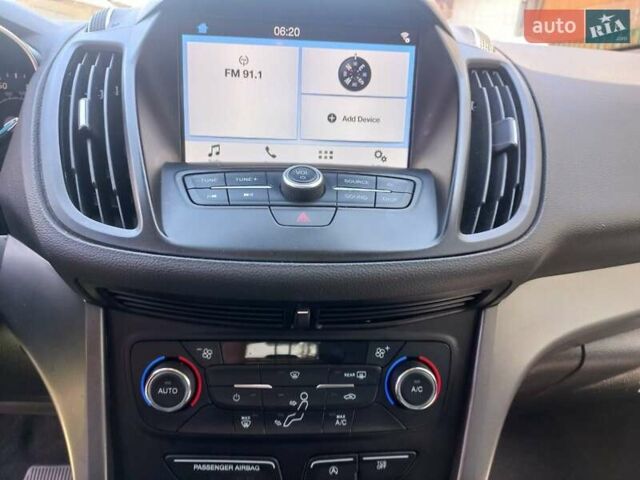 Белый Форд Эскейп, объемом двигателя 1.5 л и пробегом 195 тыс. км за 13250 $, фото 1 на Automoto.ua