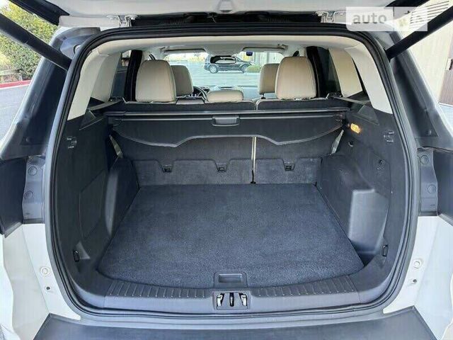 Белый Форд Эскейп, объемом двигателя 2 л и пробегом 106 тыс. км за 2900 $, фото 12 на Automoto.ua