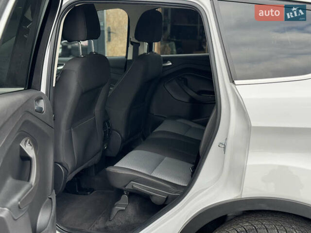 Белый Форд Эскейп, объемом двигателя 1.5 л и пробегом 121 тыс. км за 10999 $, фото 7 на Automoto.ua