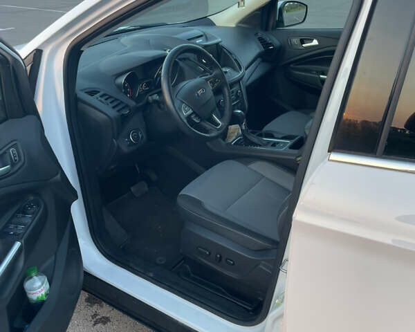 Білий Форд Ескейп, об'ємом двигуна 1.5 л та пробігом 145 тис. км за 12500 $, фото 9 на Automoto.ua