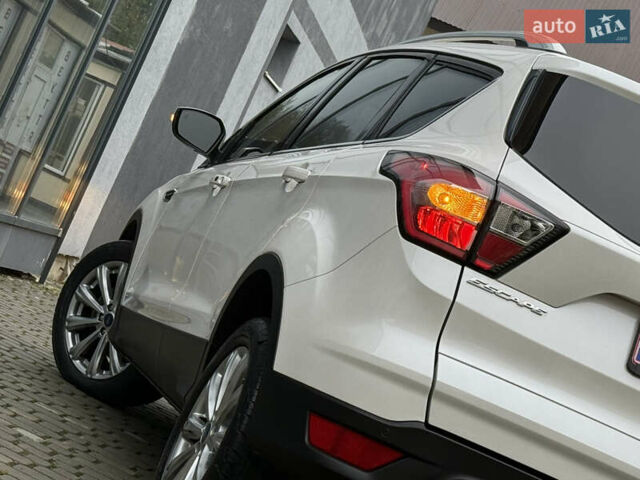 Белый Форд Эскейп, объемом двигателя 1.5 л и пробегом 169 тыс. км за 12950 $, фото 28 на Automoto.ua