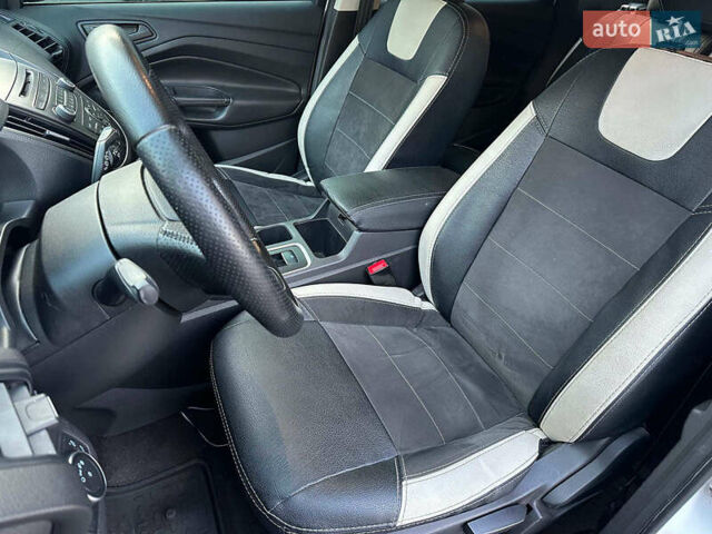 Белый Форд Эскейп, объемом двигателя 2.5 л и пробегом 111 тыс. км за 13490 $, фото 22 на Automoto.ua