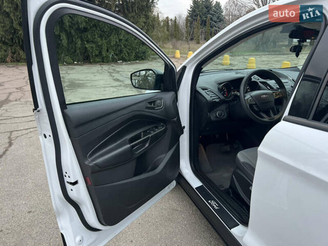 Белый Форд Эскейп, объемом двигателя 2.49 л и пробегом 115 тыс. км за 14000 $, фото 13 на Automoto.ua