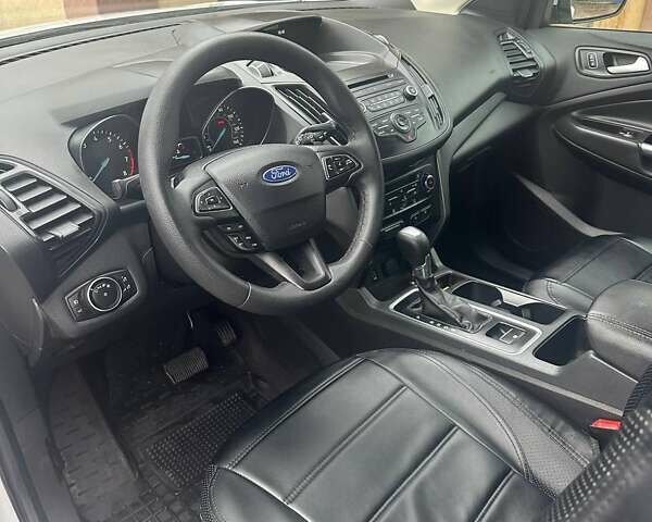 Белый Форд Эскейп, объемом двигателя 1.5 л и пробегом 155 тыс. км за 10200 $, фото 9 на Automoto.ua