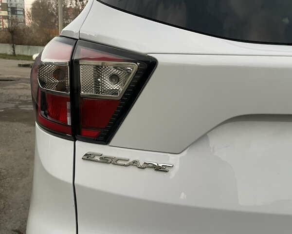 Белый Форд Эскейп, объемом двигателя 1.5 л и пробегом 192 тыс. км за 11500 $, фото 9 на Automoto.ua