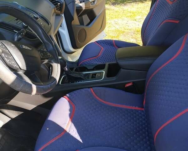 Белый Форд Эскейп, объемом двигателя 2 л и пробегом 110 тыс. км за 13600 $, фото 7 на Automoto.ua