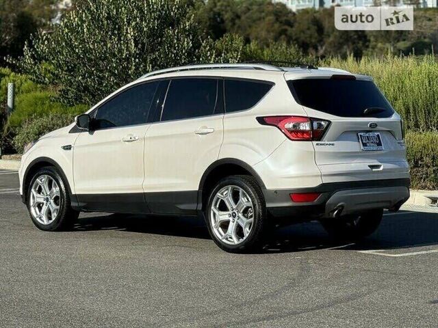 Белый Форд Эскейп, объемом двигателя 2 л и пробегом 106 тыс. км за 2900 $, фото 1 на Automoto.ua