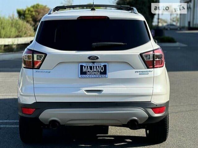 Белый Форд Эскейп, объемом двигателя 2 л и пробегом 106 тыс. км за 2900 $, фото 6 на Automoto.ua