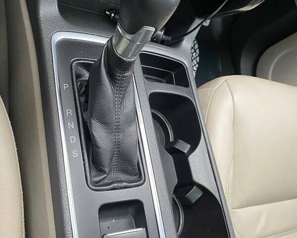 Белый Форд Эскейп, объемом двигателя 2 л и пробегом 82 тыс. км за 15300 $, фото 24 на Automoto.ua