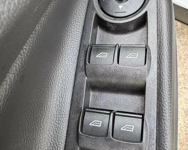 Белый Форд Эскейп, объемом двигателя 2.5 л и пробегом 132 тыс. км за 13000 $, фото 22 на Automoto.ua