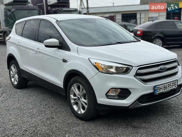 Белый Форд Эскейп, объемом двигателя 1.5 л и пробегом 121 тыс. км за 10999 $, фото 3 на Automoto.ua