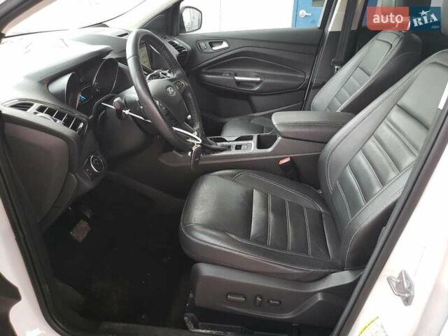 Белый Форд Эскейп, объемом двигателя 2 л и пробегом 160 тыс. км за 1900 $, фото 6 на Automoto.ua