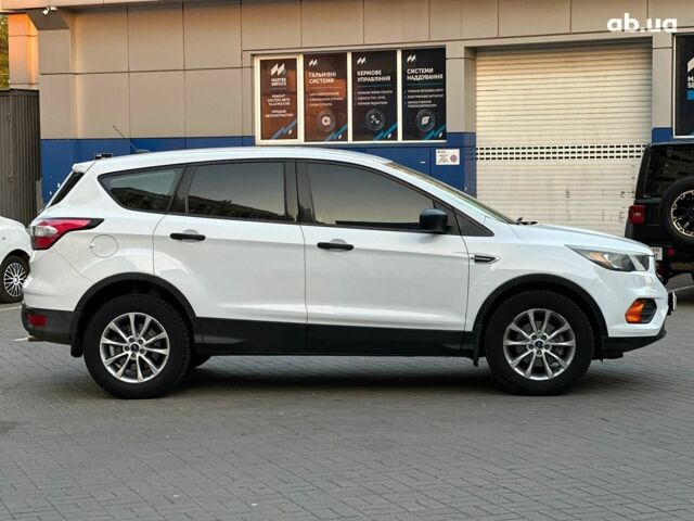 Белый Форд Эскейп, объемом двигателя 2.5 л и пробегом 111 тыс. км за 13490 $, фото 5 на Automoto.ua