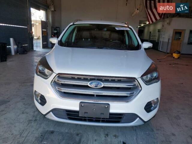 Белый Форд Эскейп, объемом двигателя 2 л и пробегом 94 тыс. км за 2300 $, фото 4 на Automoto.ua