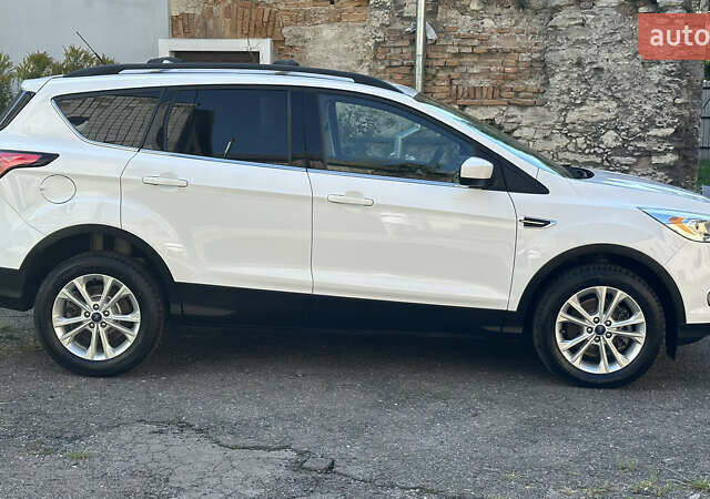 Білий Форд Ескейп, об'ємом двигуна 1.5 л та пробігом 18 тис. км за 12300 $, фото 3 на Automoto.ua