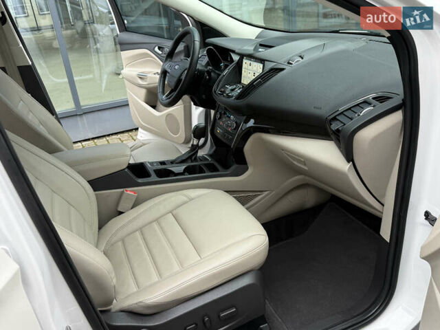 Белый Форд Эскейп, объемом двигателя 1.5 л и пробегом 169 тыс. км за 12950 $, фото 58 на Automoto.ua