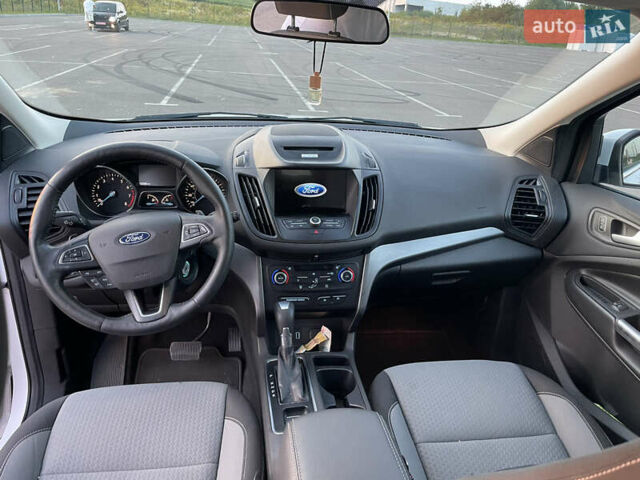 Білий Форд Ескейп, об'ємом двигуна 1.5 л та пробігом 145 тис. км за 12500 $, фото 11 на Automoto.ua