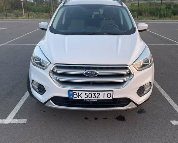 Білий Форд Ескейп, об'ємом двигуна 1.5 л та пробігом 145 тис. км за 12500 $, фото 1 на Automoto.ua