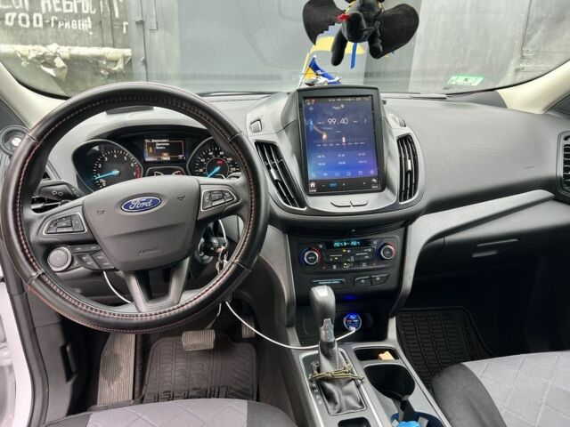 Форд Эскейп 2017 в Харькове на Automoto.ua Белый Форд Эскейп, объемом двигателя 1.5 л и пробегом 158 тыс. км за 13800 $, фото 5 на Automoto.ua