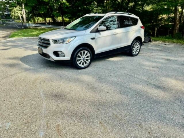 Білий Форд Ескейп, об'ємом двигуна 2 л та пробігом 50 тис. км за 9200 $, фото 2 на Automoto.ua