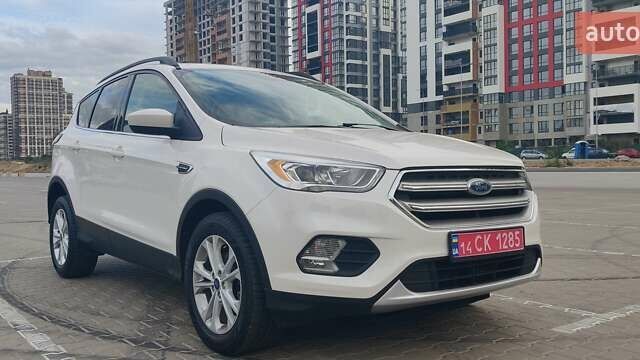 Белый Форд Эскейп, объемом двигателя 1.5 л и пробегом 90 тыс. км за 13500 $, фото 1 на Automoto.ua