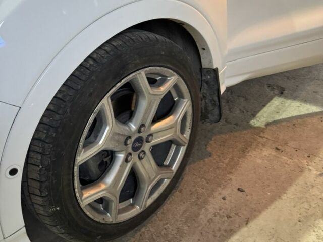 Белый Форд Эскейп, объемом двигателя 2 л и пробегом 130 тыс. км за 16825 $, фото 4 на Automoto.ua