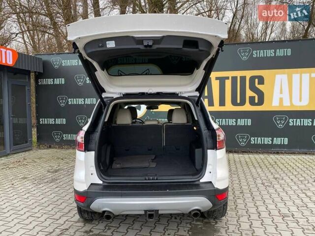 Белый Форд Эскейп, объемом двигателя 2 л и пробегом 82 тыс. км за 15300 $, фото 10 на Automoto.ua