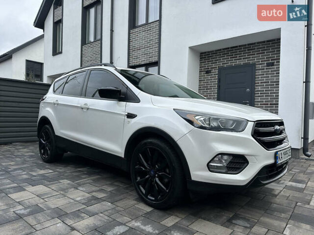 Білий Форд Ескейп, об'ємом двигуна 1.5 л та пробігом 126 тис. км за 16000 $, фото 18 на Automoto.ua