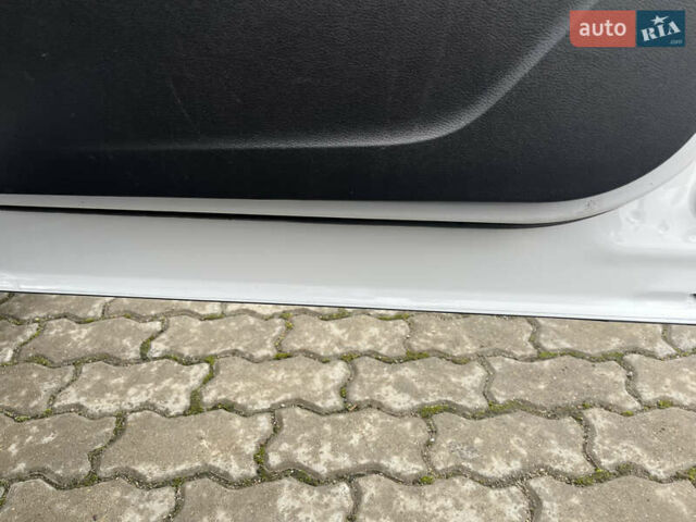 Білий Форд Ескейп, об'ємом двигуна 2.5 л та пробігом 142 тис. км за 12500 $, фото 14 на Automoto.ua