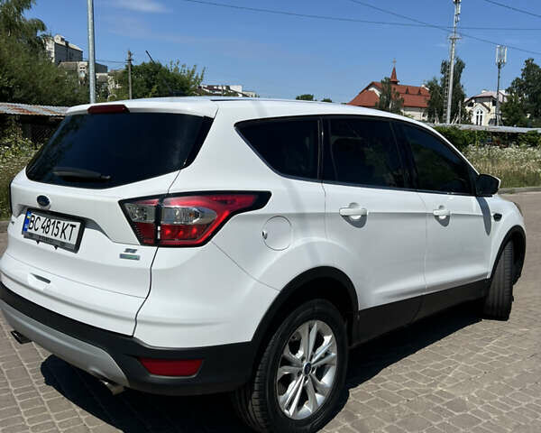 Белый Форд Эскейп, объемом двигателя 1.5 л и пробегом 64 тыс. км за 15000 $, фото 2 на Automoto.ua