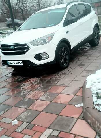 Белый Форд Эскейп, объемом двигателя 1.5 л и пробегом 157 тыс. км за 16300 $, фото 4 на Automoto.ua