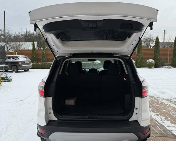 Белый Форд Эскейп, объемом двигателя 1.5 л и пробегом 135 тыс. км за 12500 $, фото 14 на Automoto.ua