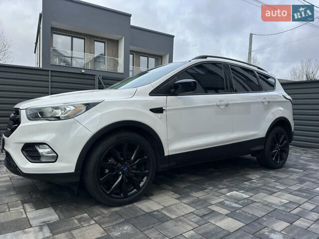 Білий Форд Ескейп, об'ємом двигуна 1.5 л та пробігом 126 тис. км за 16000 $, фото 16 на Automoto.ua