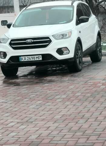 Белый Форд Эскейп, объемом двигателя 1.5 л и пробегом 157 тыс. км за 16300 $, фото 2 на Automoto.ua