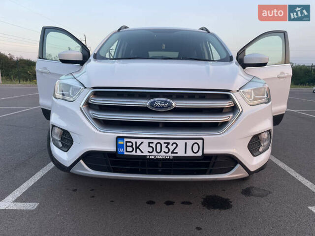 Білий Форд Ескейп, об'ємом двигуна 1.5 л та пробігом 145 тис. км за 12500 $, фото 15 на Automoto.ua