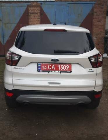 Білий Форд Ескейп, об'ємом двигуна 1.5 л та пробігом 62 тис. км за 14300 $, фото 3 на Automoto.ua