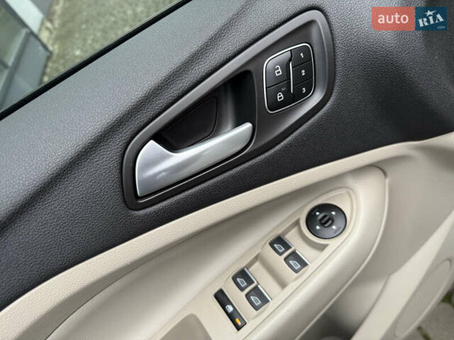 Белый Форд Эскейп, объемом двигателя 1.5 л и пробегом 169 тыс. км за 12950 $, фото 49 на Automoto.ua