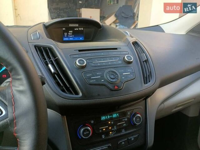 Білий Форд Ескейп, об'ємом двигуна 1.5 л та пробігом 122 тис. км за 13000 $, фото 6 на Automoto.ua