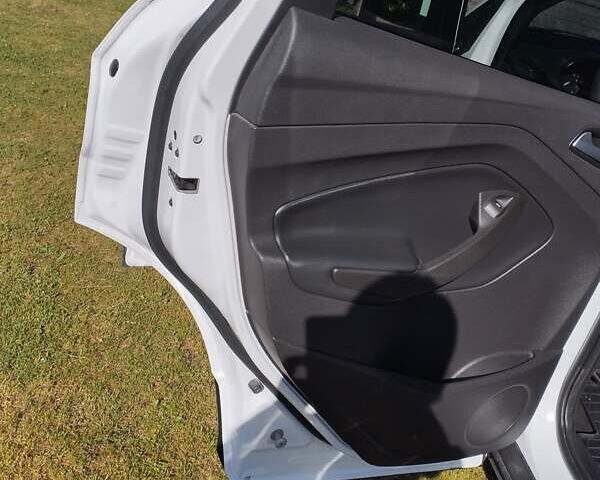 Белый Форд Эскейп, объемом двигателя 2 л и пробегом 110 тыс. км за 13600 $, фото 9 на Automoto.ua