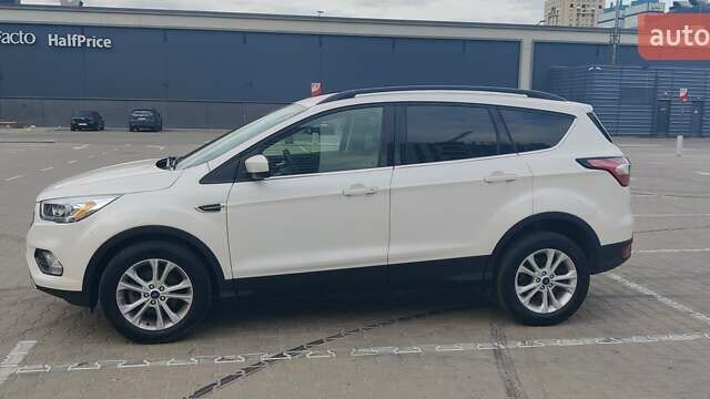 Белый Форд Эскейп, объемом двигателя 1.5 л и пробегом 90 тыс. км за 13500 $, фото 2 на Automoto.ua